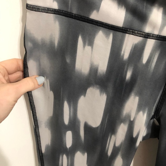 Tie dye under Armour crops - Picture 7 of 13